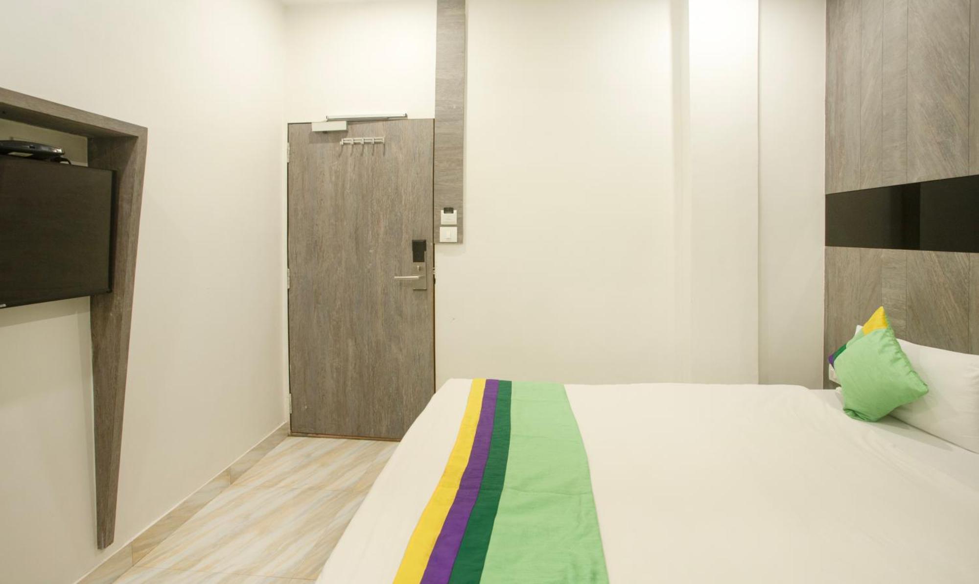Treebo Urban, 1 Km From Railway Station Hotel Surat Luaran gambar