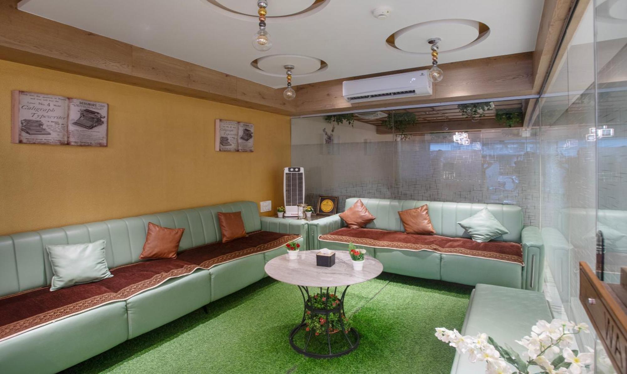 Treebo Urban, 1 Km From Railway Station Hotel Surat Luaran gambar