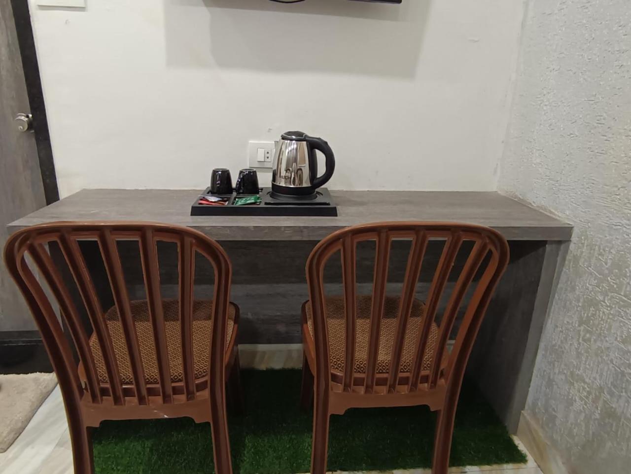 Treebo Urban, 1 Km From Railway Station Hotel Surat Luaran gambar